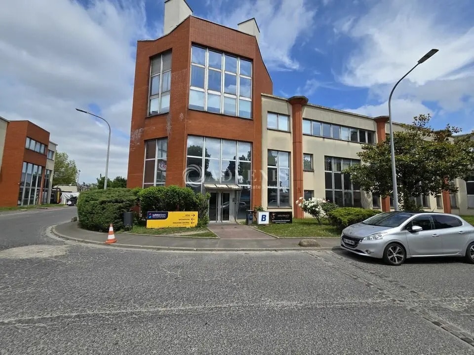 Office in La Courneuve for lease Building Photo- Image 1 of 8