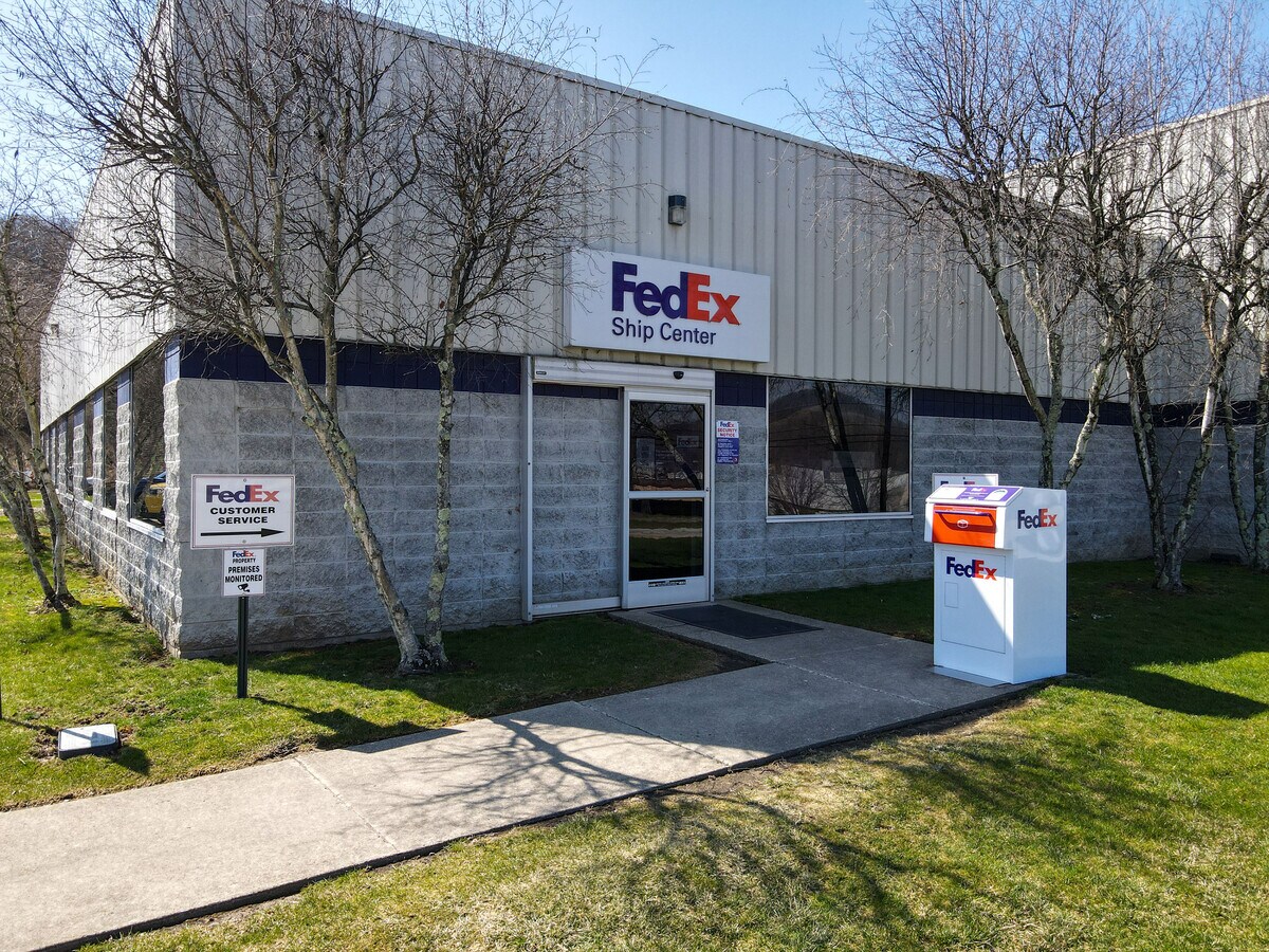 401 Paintersville Rd, Hunker, PA 15639 Fedex