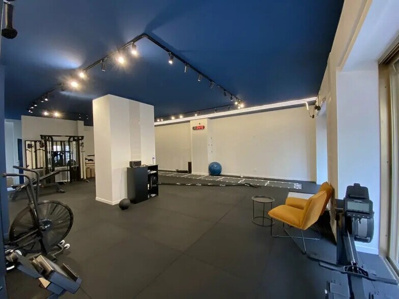 Retail in Nice for lease - Interior Photo - Image 3 of 3