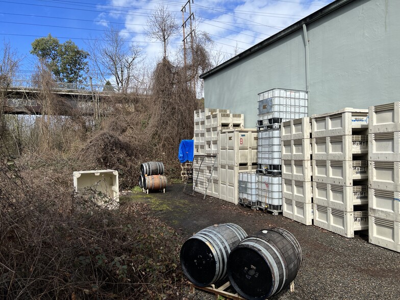 2211 SE Ochoco St, Portland, OR for lease - Building Photo - Image 3 of 4