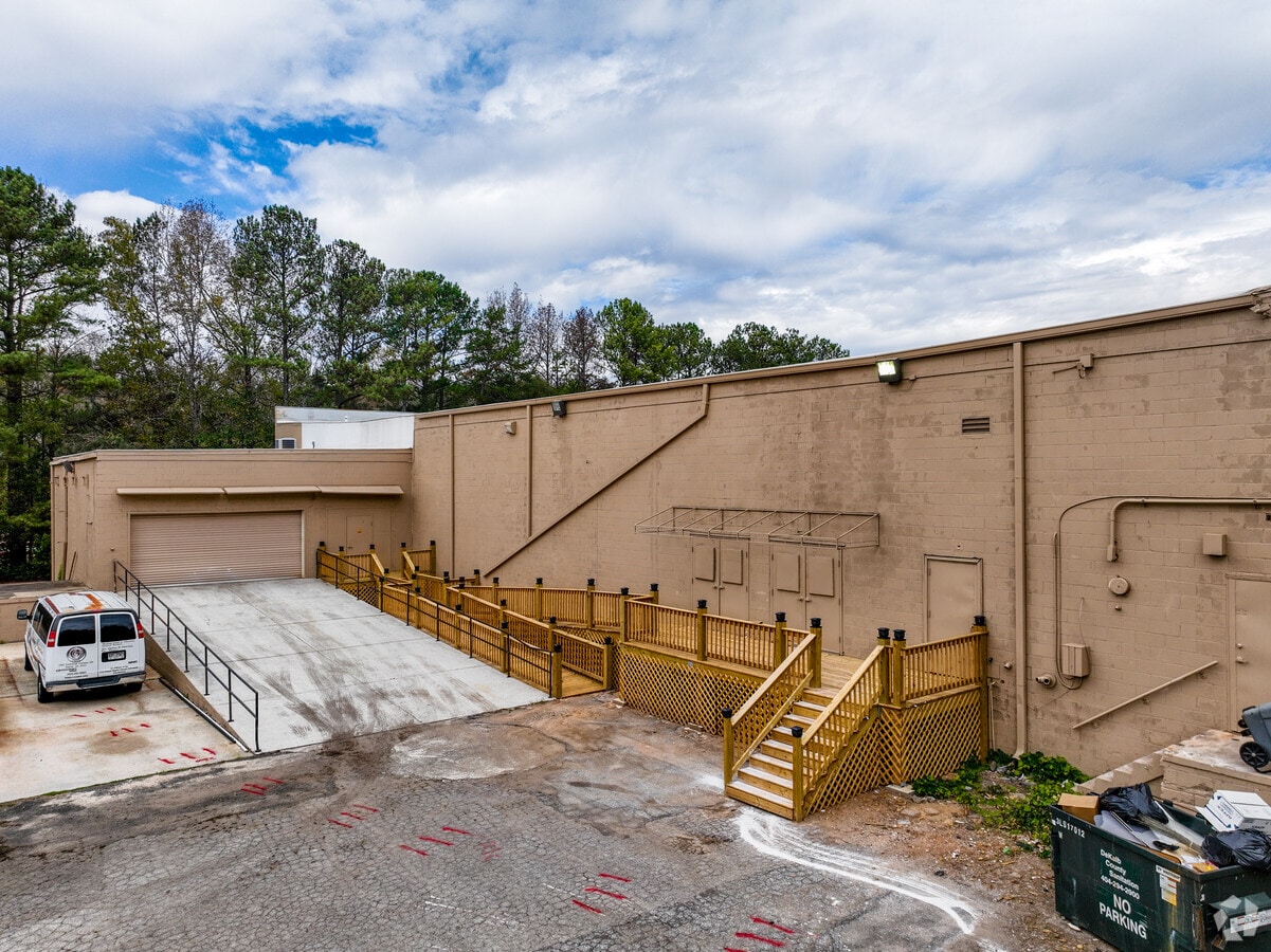 41754189 Snapfinger Woods Dr, Decatur, GA 30035