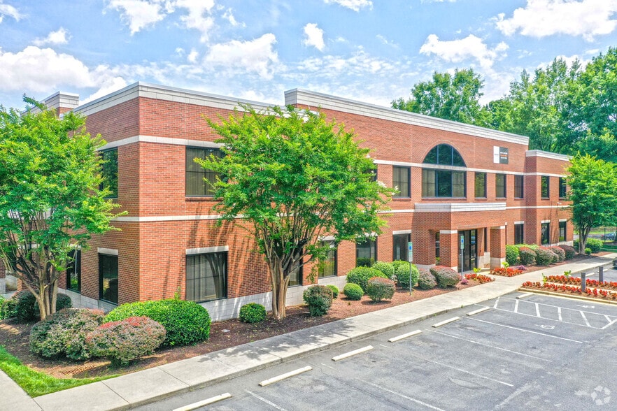 6047 Tyvola Glen Cir, Charlotte, NC for lease - Building Photo - Image 1 of 4