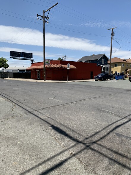 1133-1149 E Market St, Stockton, CA for sale - Building Photo - Image 2 of 17