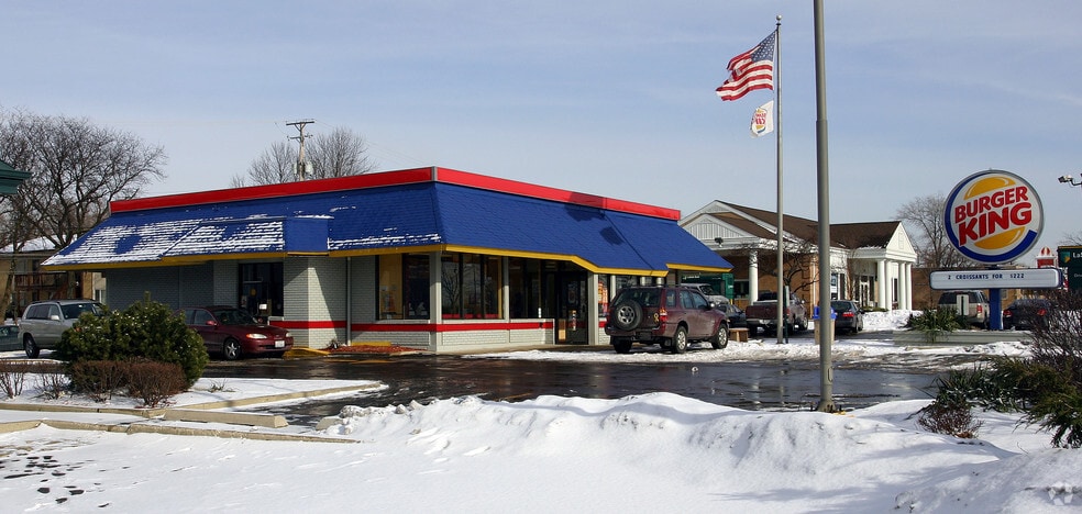 590 Roosevelt Rd, Glen Ellyn, IL for sale - Building Photo - Image 2 of 8