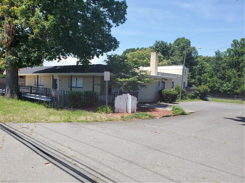 5016 Old Walkertown Rd, WinstonSalem, NC 27105