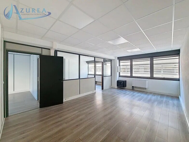 Office in Villeneuve-Loubet for lease - Building Photo - Image 1 of 7