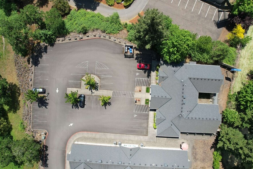 870 82nd Dr, Gladstone, OR for lease - Aerial - Image 2 of 5