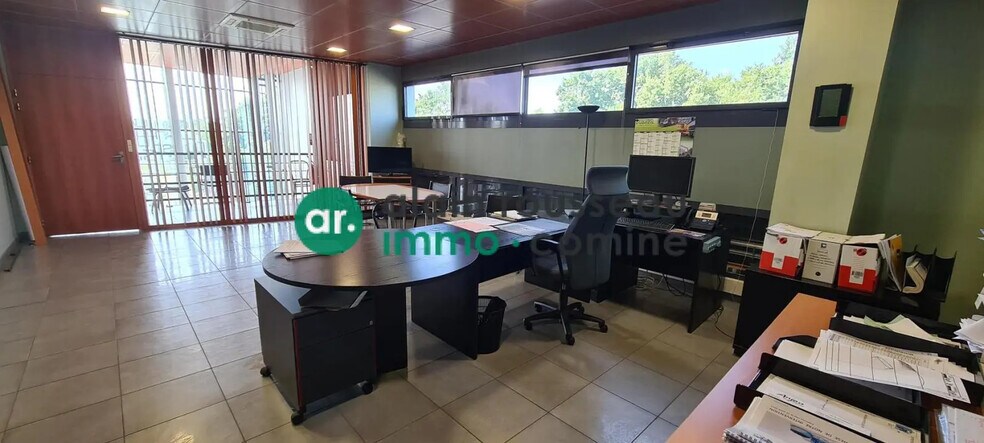 Flex in Angers for lease - Interior Photo - Image 2 of 4