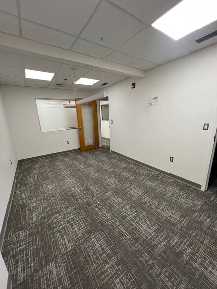 1400 Centre St, Newton, MA for lease - Building Photo - Image 3 of 8