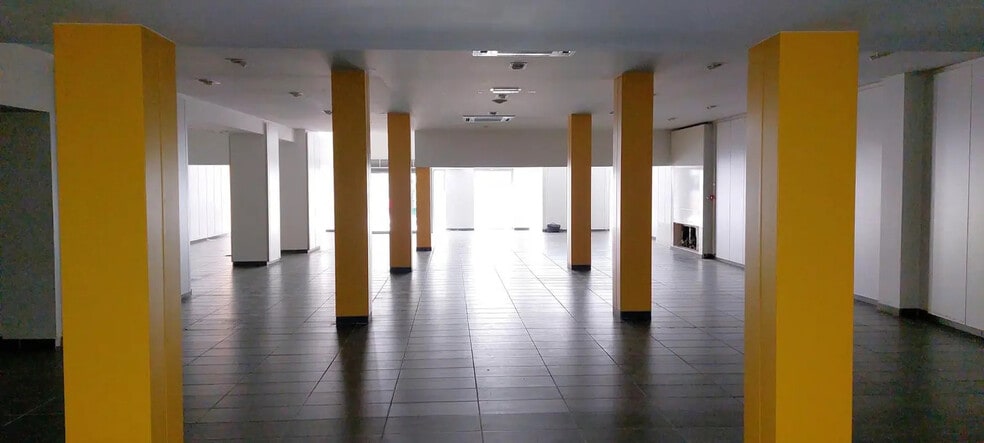 Retail in Châtellerault for sale - Interior Photo - Image 3 of 4