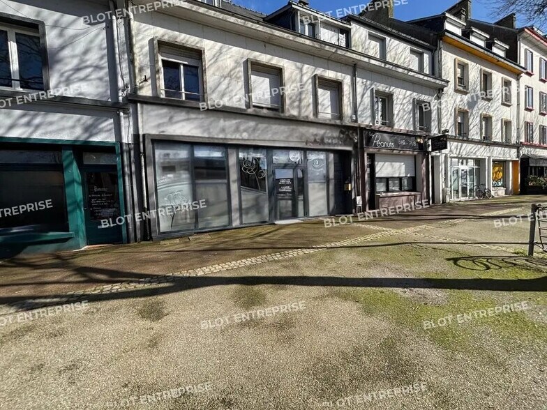 Office in Lorient for lease - Building Photo - Image 1 of 6