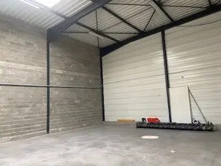 Flex in Brignais for lease - Interior Photo - Image 3 of 7