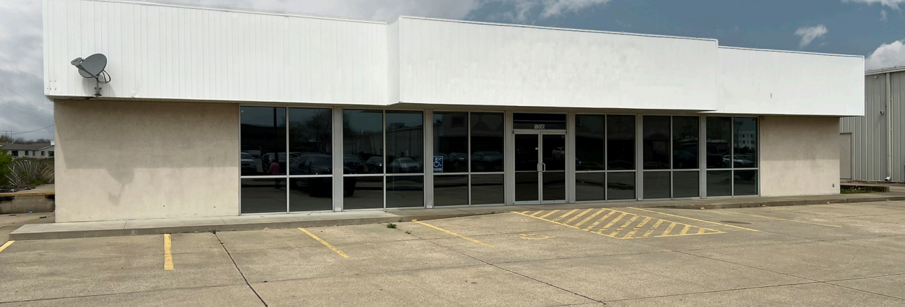 1306 Thelma Keller Ave, Effingham, IL for lease Building Photo- Image 1 of 5