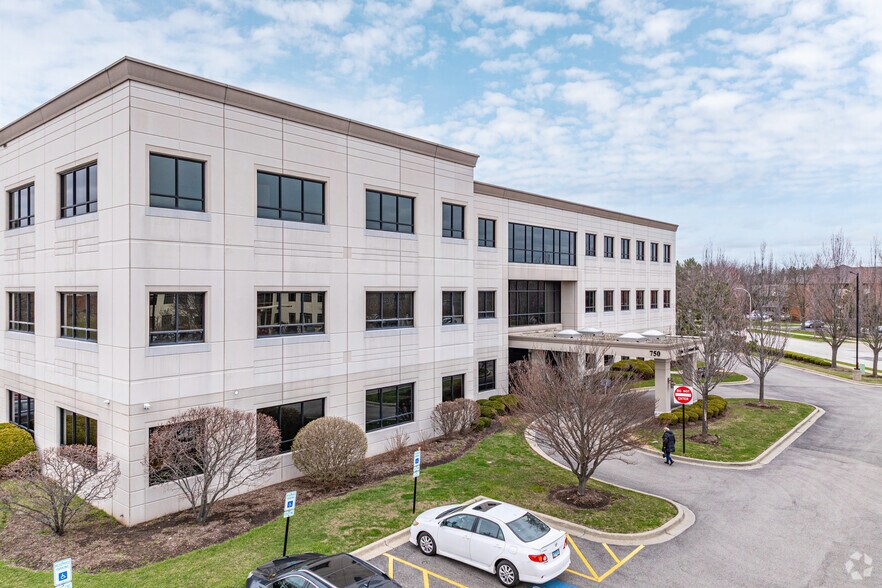 750 Fletcher Dr, Elgin, IL for lease - Building Photo - Image 2 of 5