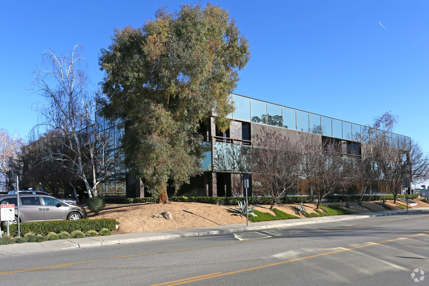 3434 Truxtun Ave, Bakersfield, CA for lease - Building Photo - Image 1 of 5