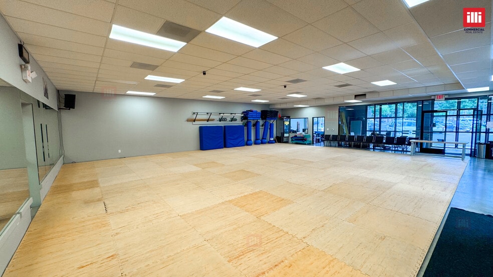 650-728 N Moorpark Rd, Thousand Oaks, CA for lease - Interior Photo - Image 3 of 7