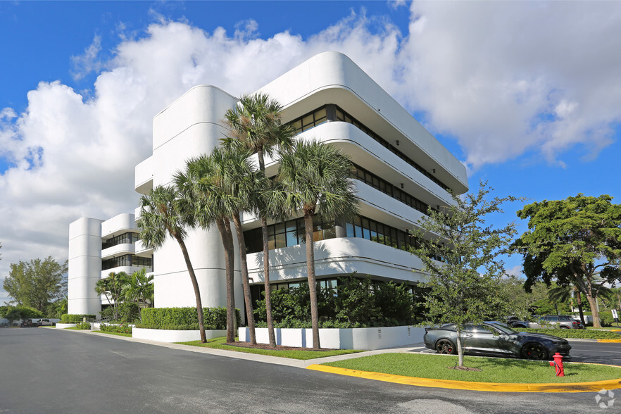 4710 NW 2nd Ave, Boca Raton, FL for lease - Building Photo - Image 2 of 7