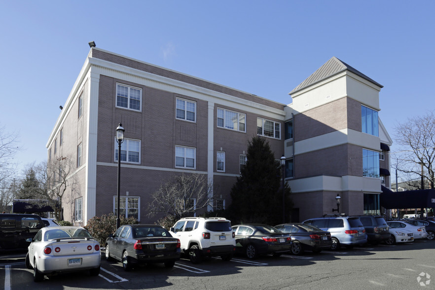 1305 Post Rd, Fairfield, CT for lease - Building Photo - Image 2 of 6