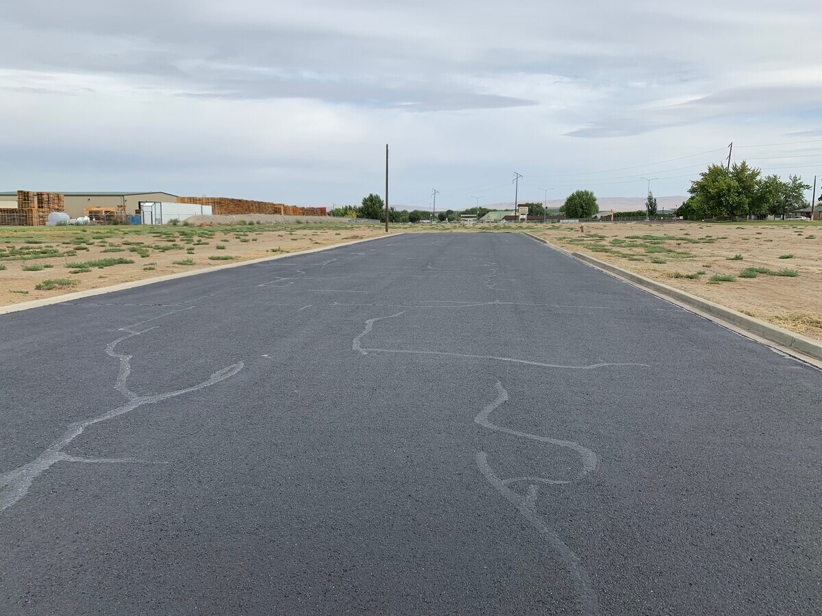 Euclid St Wine Country Road, Grandview, WA 98930