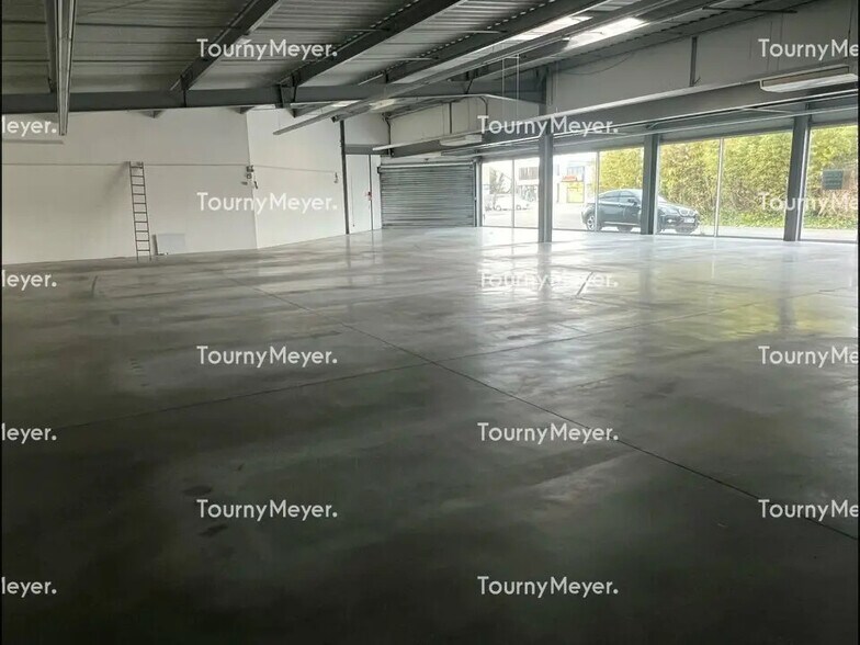 Retail in Lons for lease - Interior Photo - Image 3 of 5