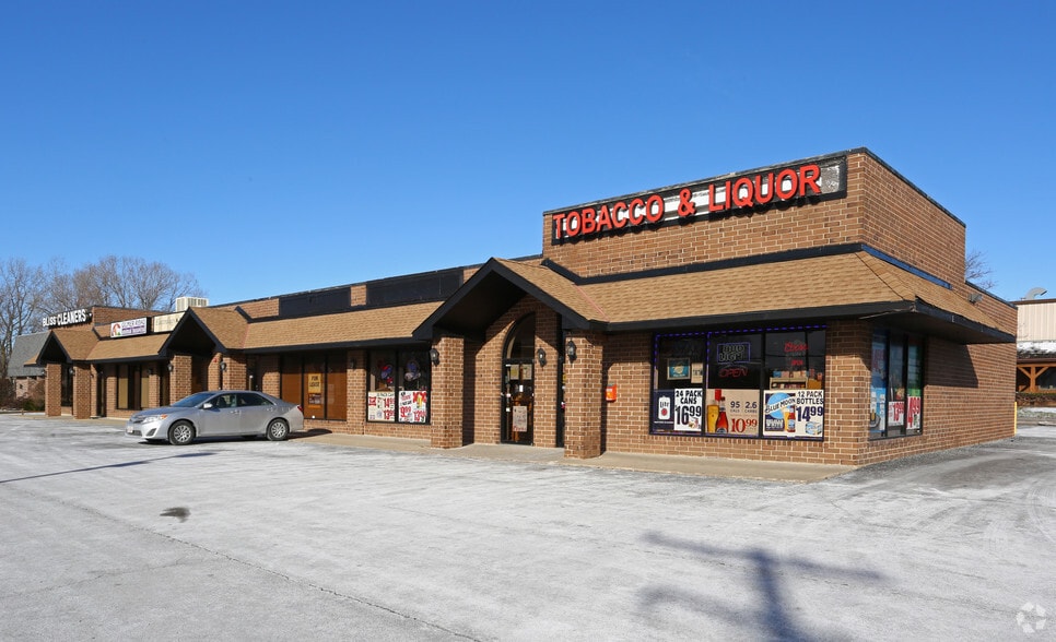 21189-21200 Commercial Dr, Mundelein, IL for lease - Primary Photo - Image 1 of 3
