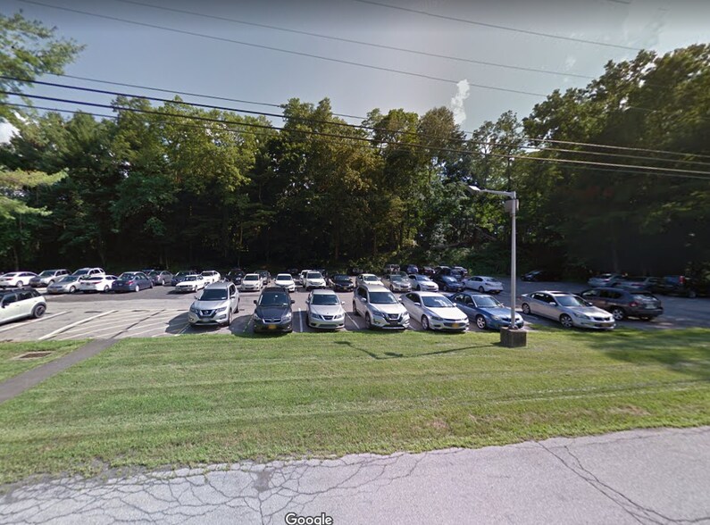 7 Neptune Rd, Poughkeepsie, NY for sale - Building Photo - Image 1 of 1