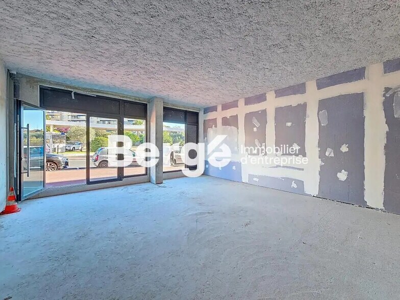 Retail in Le Cannet for lease - Building Photo - Image 2 of 10