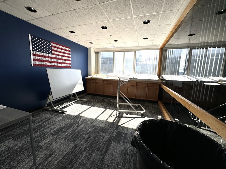 4 Betty St, Everett, MA for lease - Interior Photo - Image 3 of 43