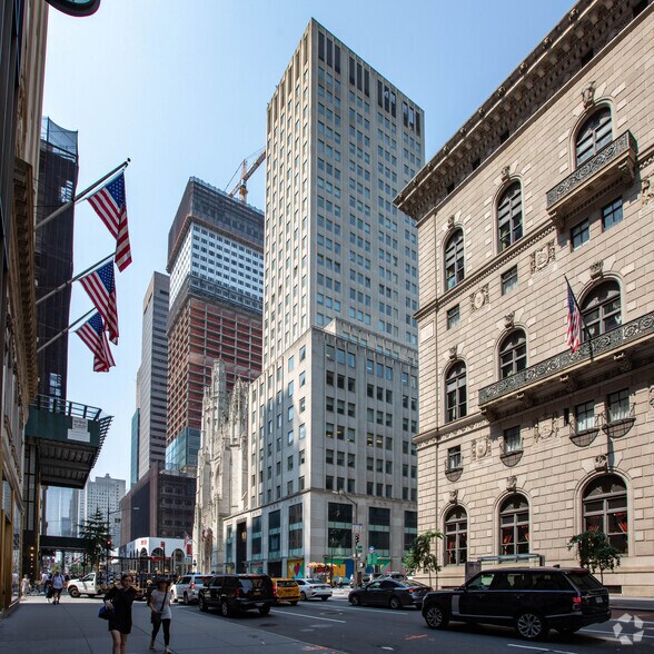 680 Fifth Ave, New York, NY for lease - Building Photo - Image 2 of 9