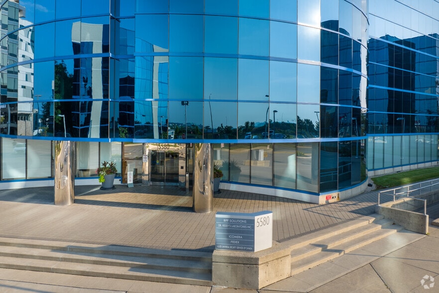 5580 Explorer Dr, Mississauga, ON for lease - Building Photo - Image 3 of 5