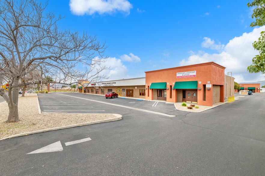 910-960 N State St, Hemet, CA for lease - Building Photo - Image 2 of 11