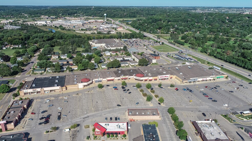 1201 S Broadway, Rochester, MN for lease - Building Photo - Image 3 of 15