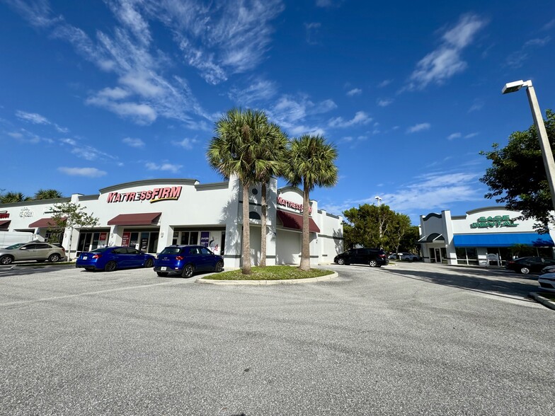 2835-2841 NW Federal Hwy, Stuart, FL for lease - Building Photo - Image 2 of 4