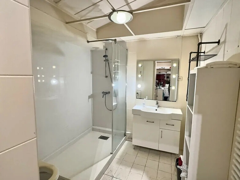 Office in Paris for lease - Interior Photo - Image 3 of 4