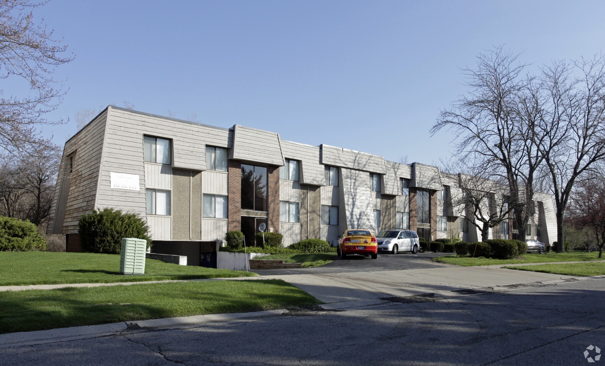 5904-5910 Cresthaven Ln, Toledo, OH for sale Primary Photo- Image 1 of 1
