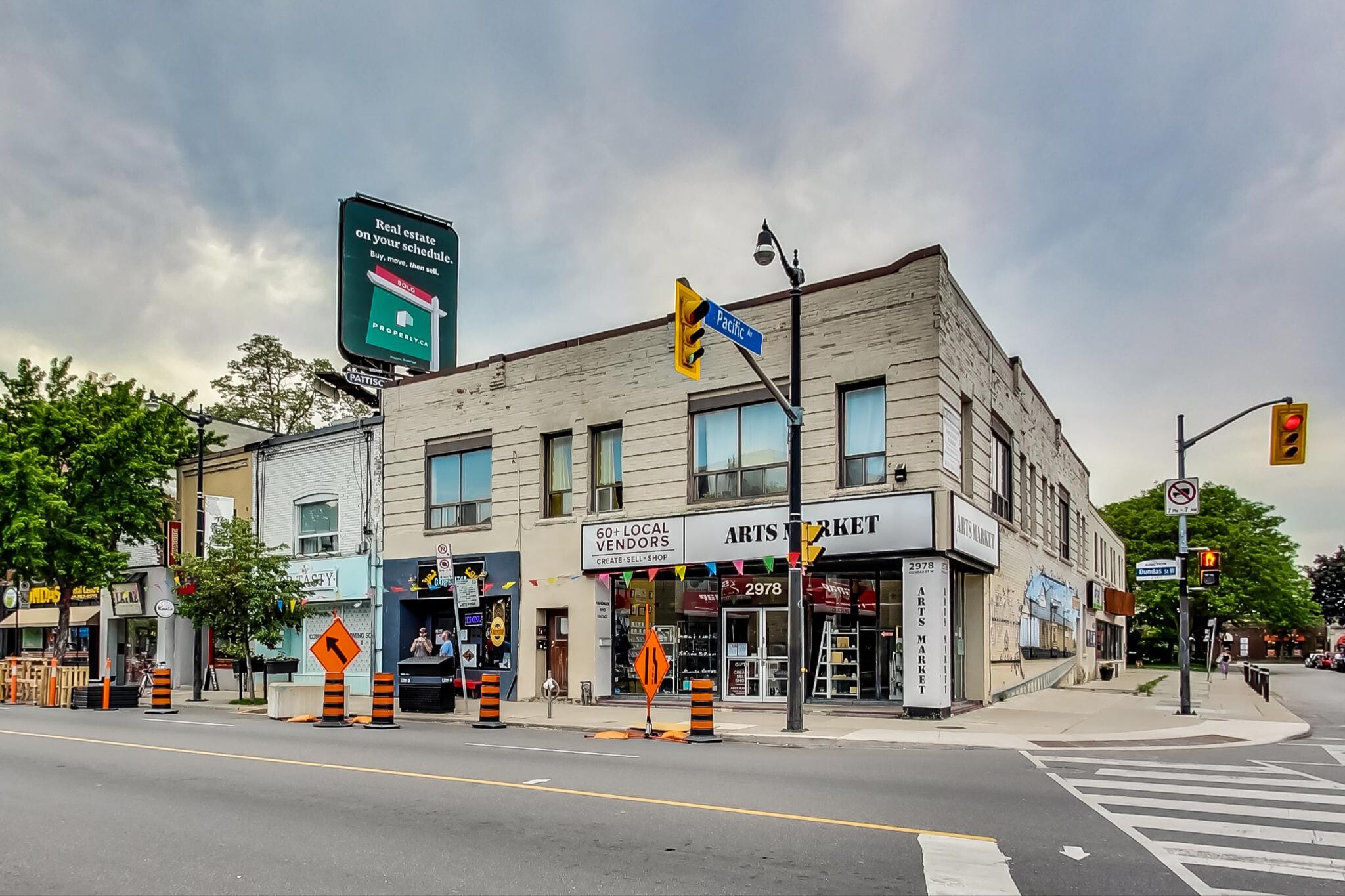 2978-2982 Dundas St W, Toronto, ON for sale Primary Photo- Image 1 of 19