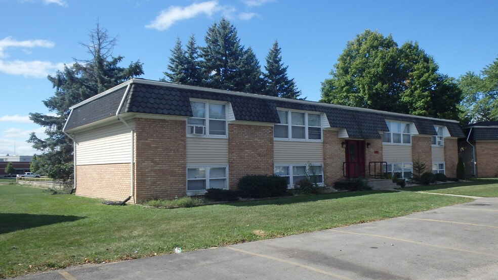 Alma Portfolio Apartments portfolio of 3 properties for sale on LoopNet.com - Building Photo - Image 3 of 7