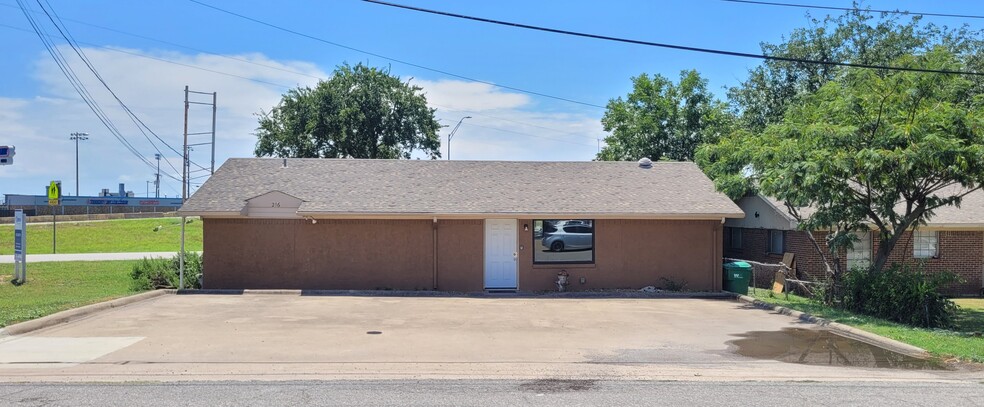 216 Texas St, Cedar Hill, TX for lease - Building Photo - Image 2 of 8