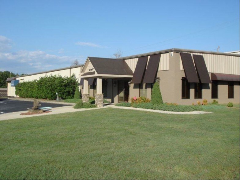 8 Distribution Ct, Greer, SC for sale - Primary Photo - Image 1 of 1