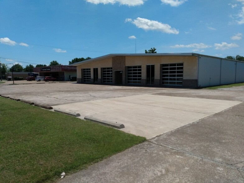 209 Commerce St, Tupelo, MS for lease - Building Photo - Image 3 of 5