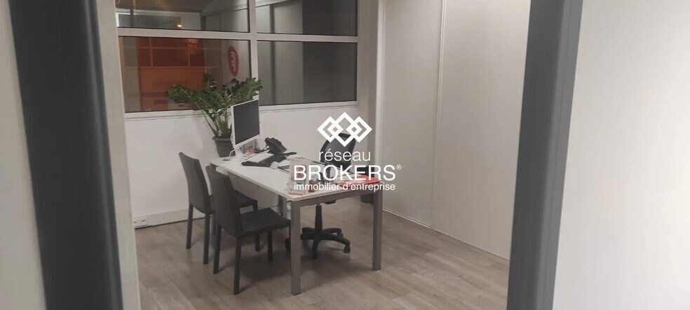 Office in Avignon for lease - Interior Photo - Image 3 of 4