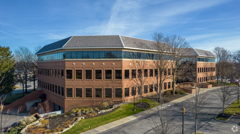 8101 N High St, Columbus, OH for lease - Building Photo - Image 2 of 6