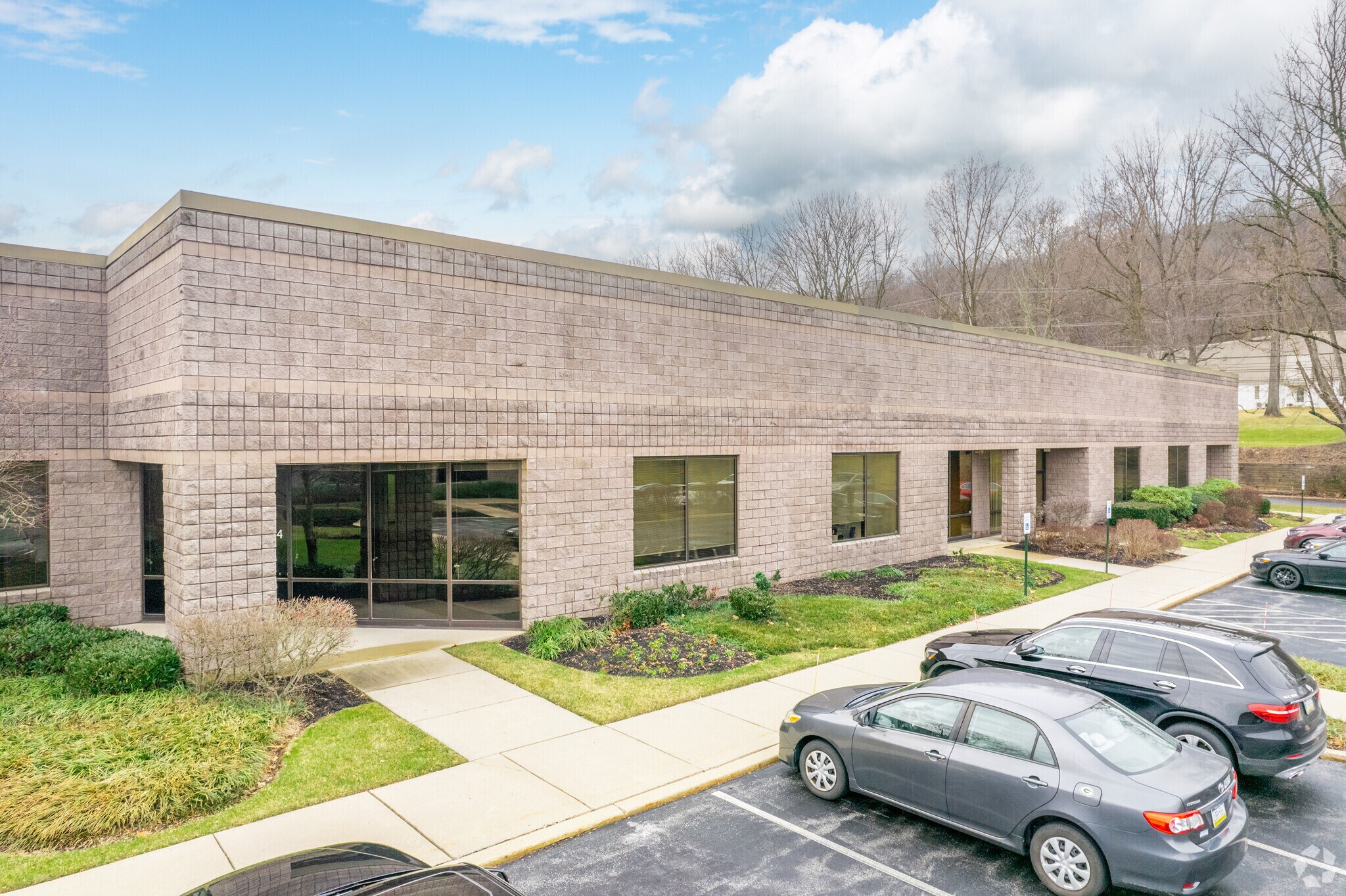 2-30 Spring Mill Dr, Malvern, PA for lease Primary Photo- Image 1 of 17