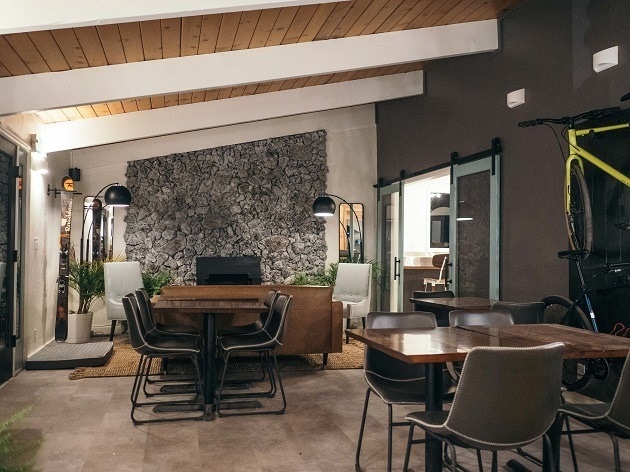 1612 S Mount Shasta Blvd, Mount Shasta, CA for sale - Interior Photo - Image 2 of 36