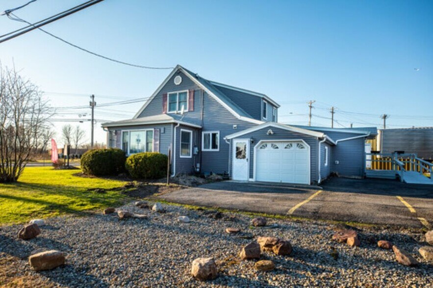 8050 Brewerton Rd, Cicero, NY 13039