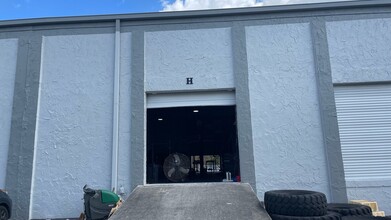 4227 Enterprise Ave, Naples, FL for lease Building Photo- Image 2 of 6