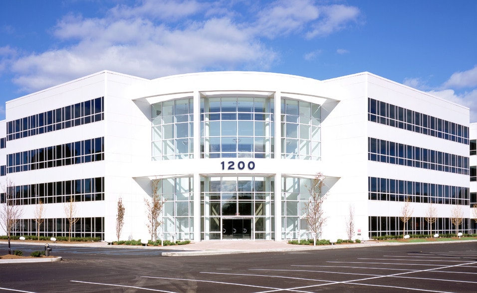 1200 Waters Pl, Bronx, NY for lease - Building Photo - Image 1 of 6