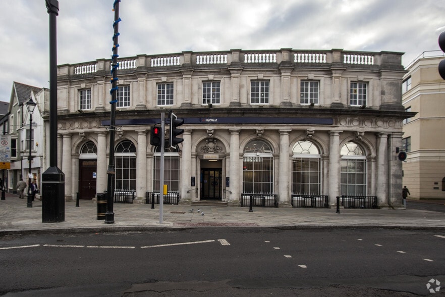 35 Green St, Neath for sale - Primary Photo - Image 1 of 3