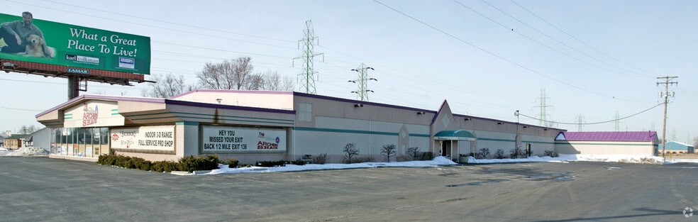 2340 Holly Rd, Neenah, WI for sale - Primary Photo - Image 1 of 1