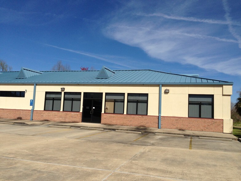 11331 Lake Forest Blvd, New Orleans, LA 70128